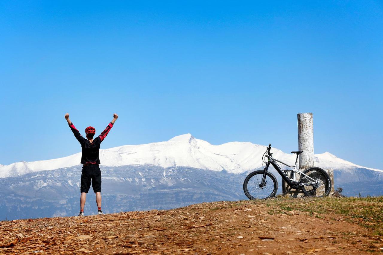 Albergue Sierra De Arbe Naval Εξωτερικό φωτογραφία